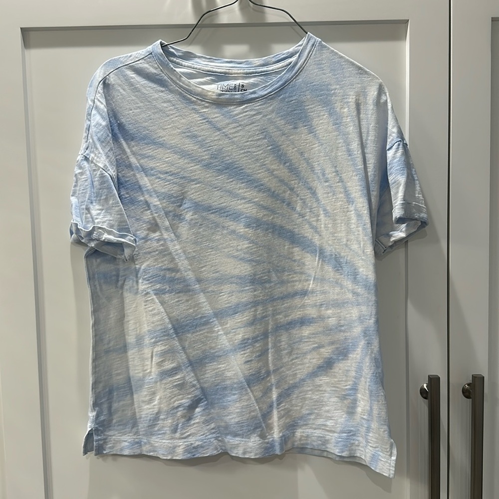 Tie-dye T-shirt by time and tru blue and white size small